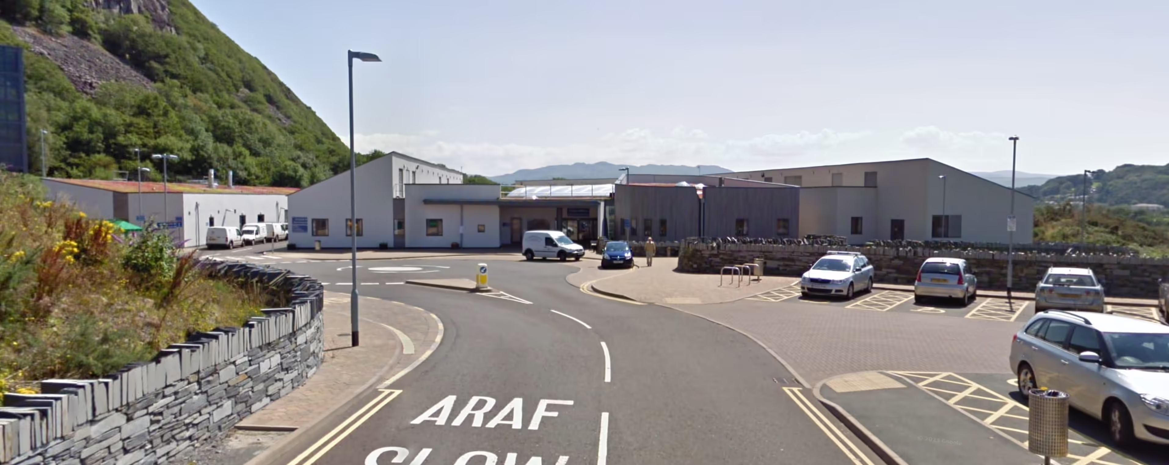 Ysbyty Alltwen - Minor Injuries Unit entrance and building exterior. Located in Tremadog, Porthmadog.